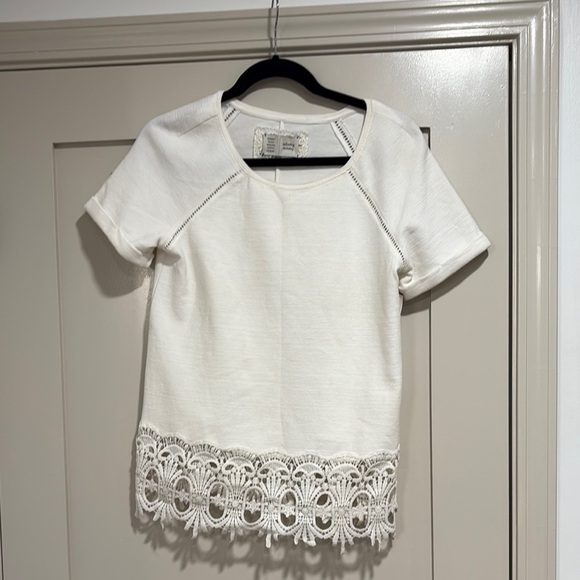 Anthropologie Tops - Anthropologie Saturday Sunday White Short Sleeve Top with Lace Hem